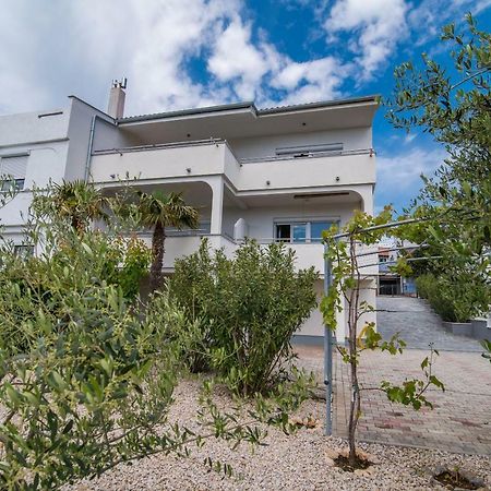 Apartments Oleander Кърк Екстериор снимка