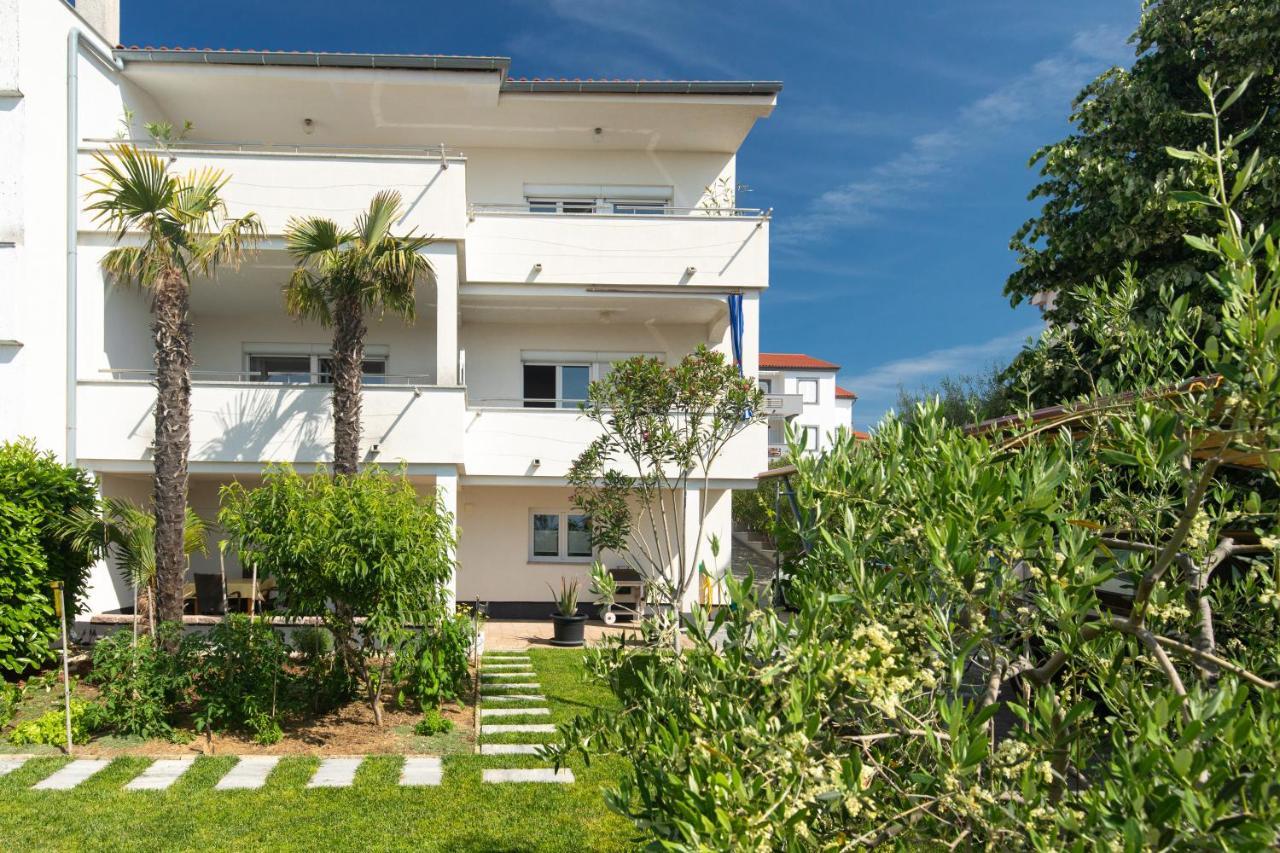 Apartments Oleander Кърк Екстериор снимка