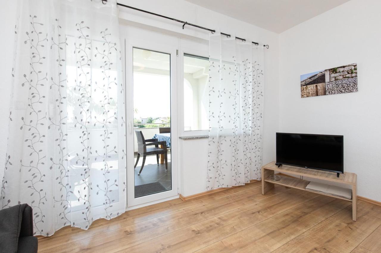 Apartments Oleander Кърк Екстериор снимка