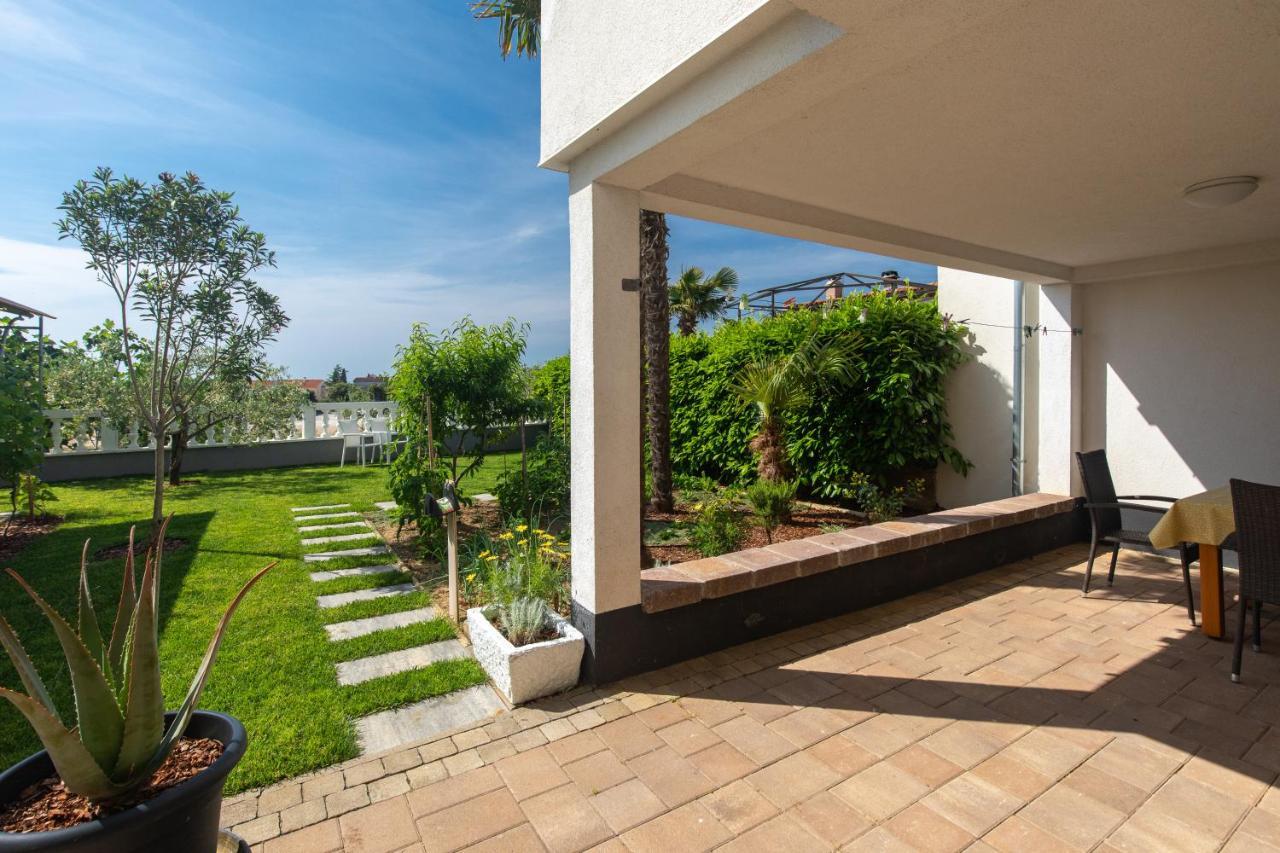 Apartments Oleander Кърк Екстериор снимка