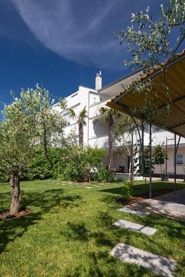 Apartments Oleander Кърк Екстериор снимка