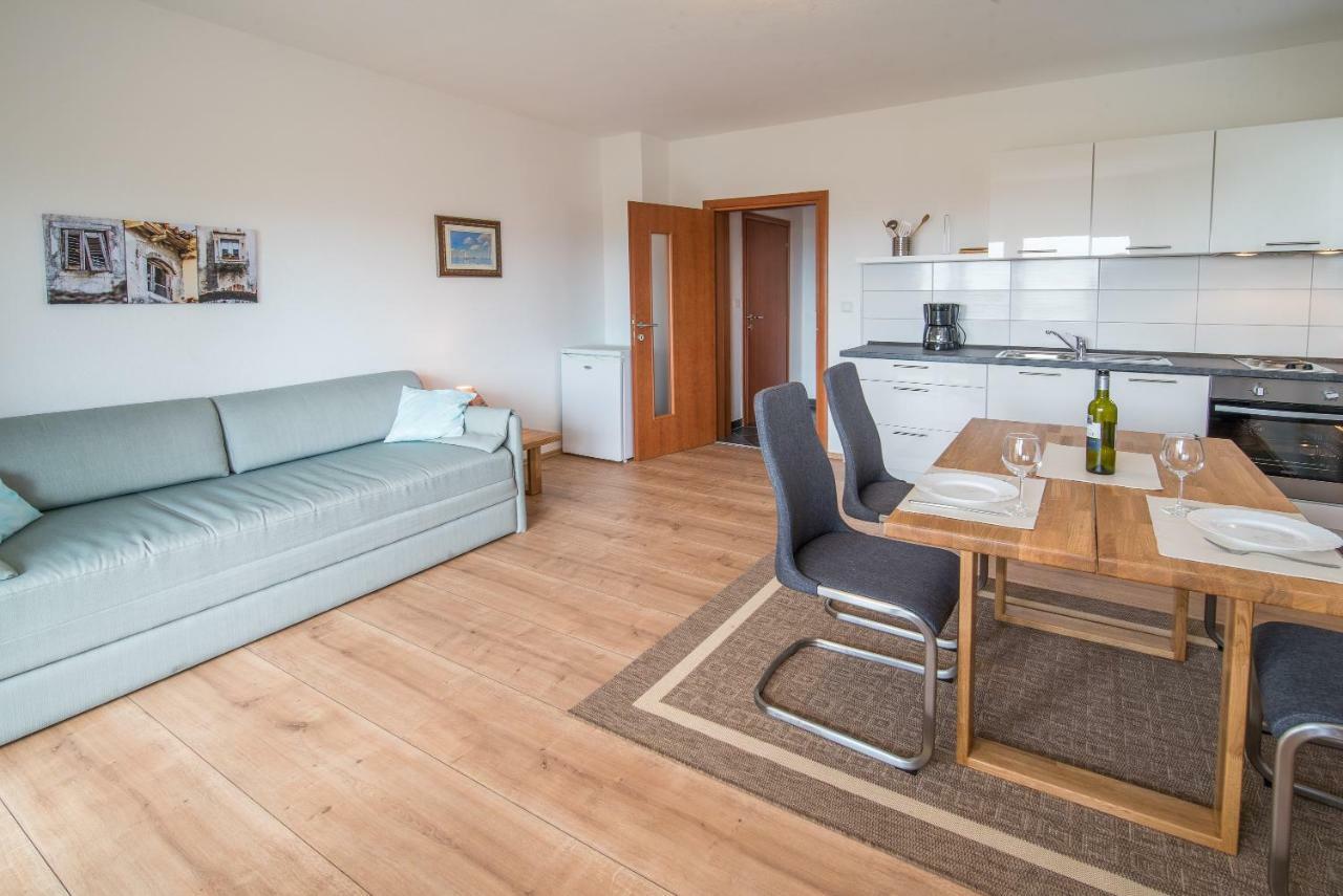Apartments Oleander Кърк Екстериор снимка