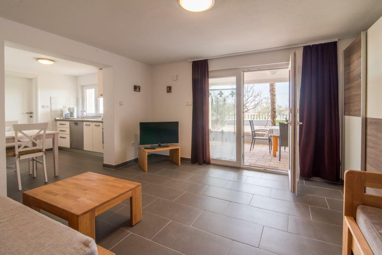 Apartments Oleander Кърк Екстериор снимка