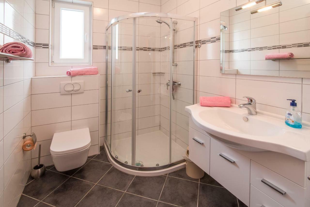 Apartments Oleander Кърк Екстериор снимка